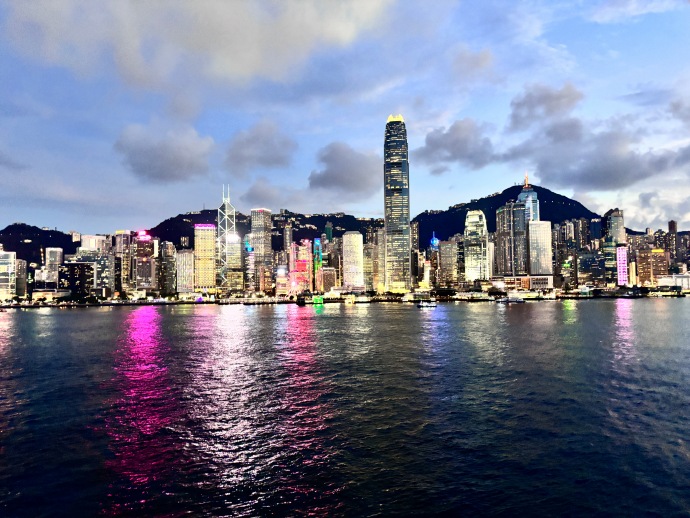 东方明珠下的香港繁华之旅